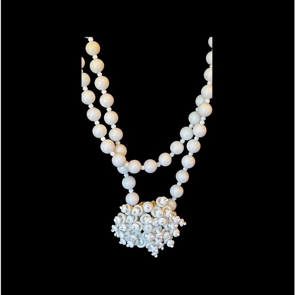 Two beautiful vintage 1940’s white glass with spiral glass beads detail - Picture 1 of 11